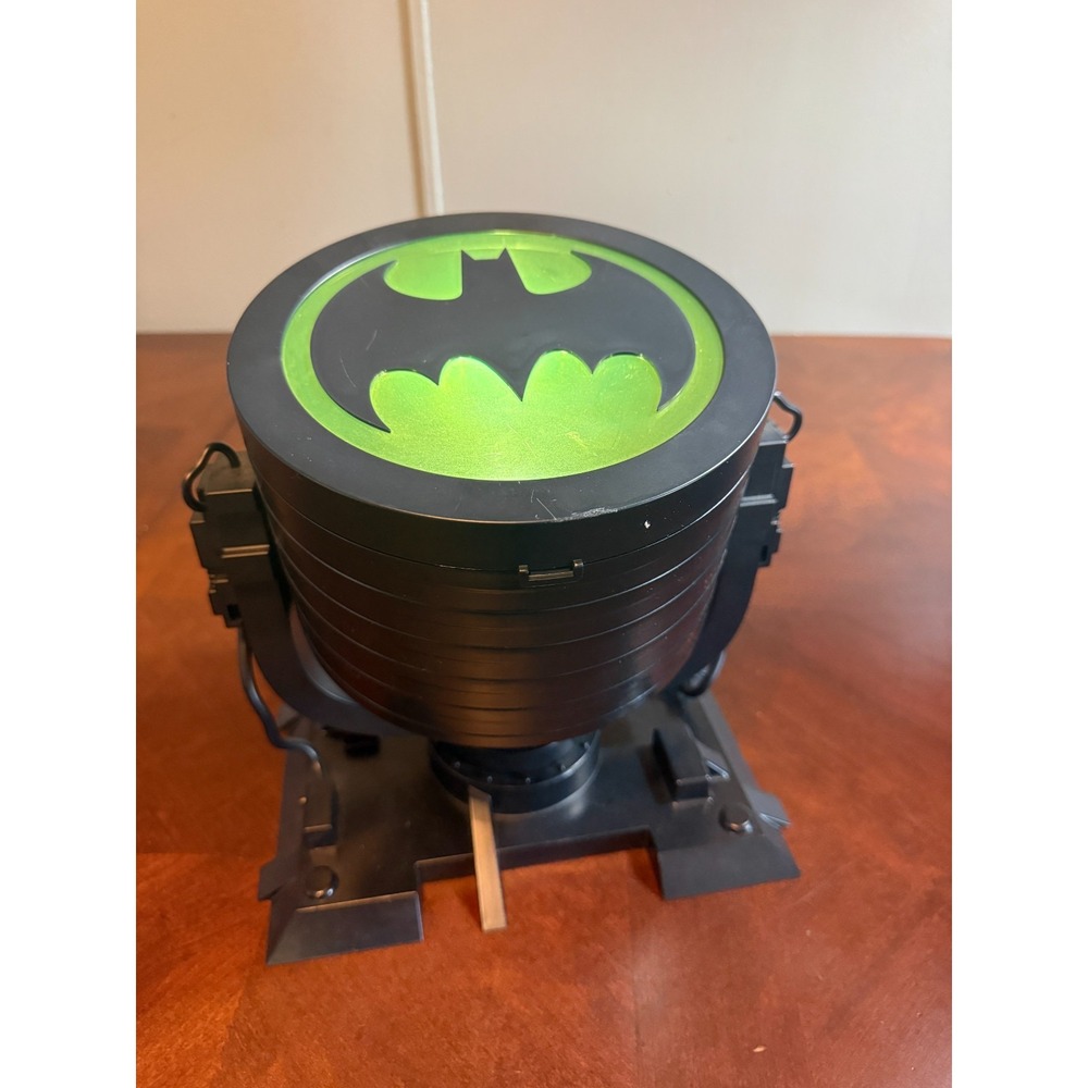 The Batman 2022 AMC Theatres Bat-Signal Popcorn Bucket Light Up Figure DC Comic
